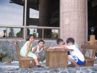 childrenatplay.jpg