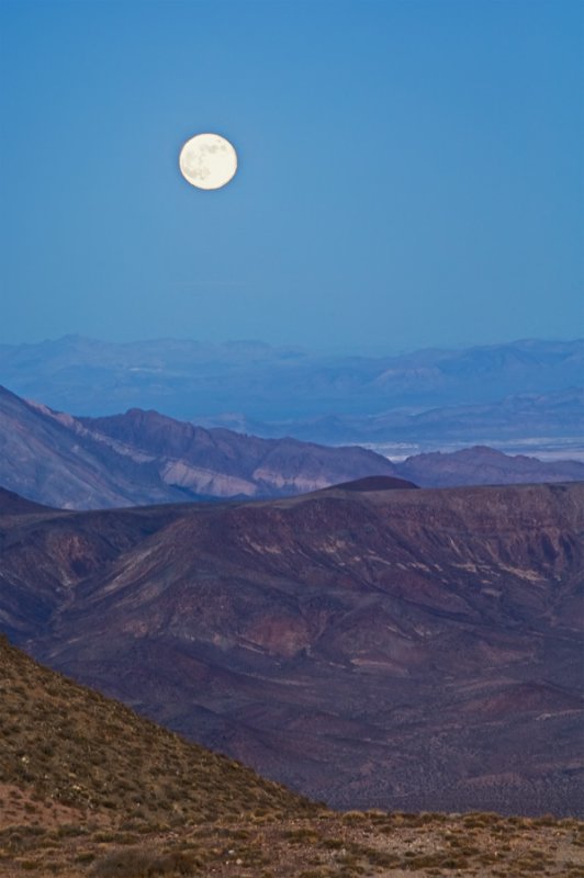 _DSC8069 Moon rise at Dantes View reduced.jpg