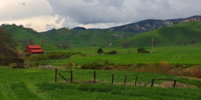 _DSC1165-1166 Red Barn on Rd to Hollister Original reduced.jpg