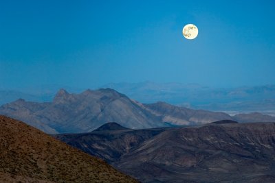 _DSC8072 Moonrise over Dantes View DV Flat reduced.jpg