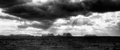 _DSC6779_5_6_7_8 + 6797_3_4_5_6 Monument Valley with god-light, cropped, reduced.jpg