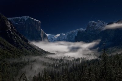 _DSC9212 Tunnel View by moonlight with mist in the valley, reduced.jpg