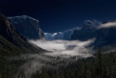 _DSC9212 Tunnel View by moonlight with mist in the valley.jpg