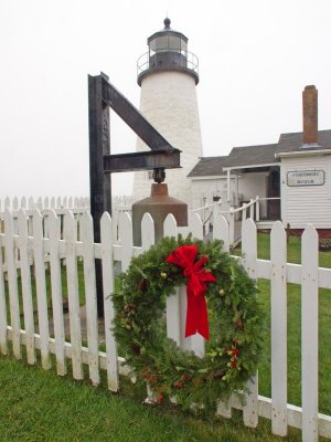 The light is decorated for the holidays!
