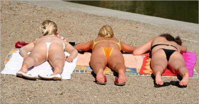 sunbathers-Canal St Martin