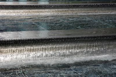 g4/69/388969/3/60710892.FrankfurtWelleWaterfall_DSC0858sRGB01.jpg