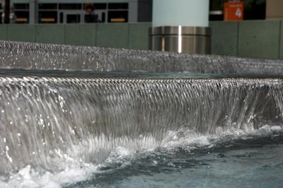 g4/69/388969/3/60710896.FrankfurtWelleWaterfall_DSC0867sRGB01.jpg