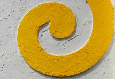 The yellow c in the white wall
