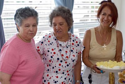 Nana Flor, Aunt Blanca and Maria