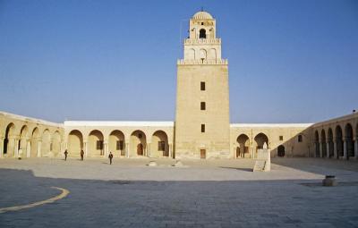 t08s080_Mosque, Tunisia, Feb 1983.jpg