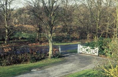 t09s004_Home away from Home, Lees Rd, Oxshot, England, Feb 1983.jpg