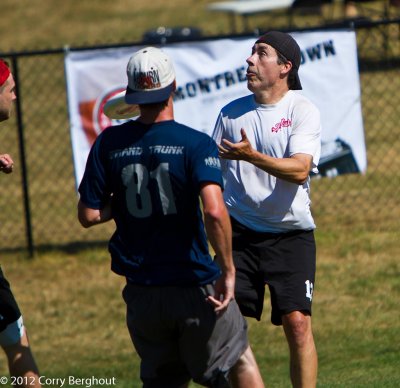2012nb-29-glum-gt-21-7745.jpg