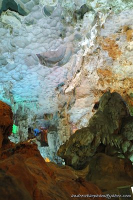 Ha_Long_Bay_Cave1.jpg