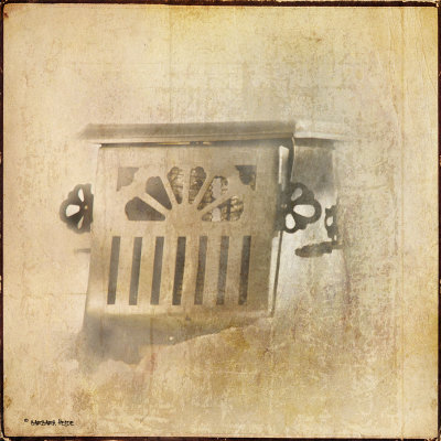 April 22 : metal and paint (vintage toaster)