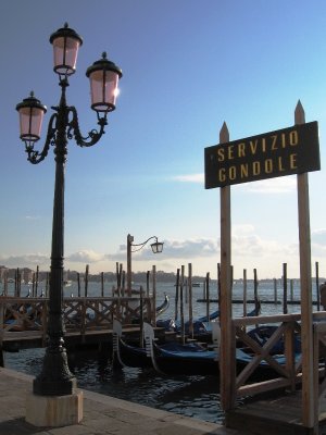 Venice - gondolas 03.JPG