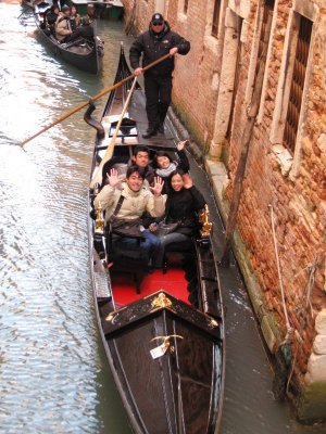 Venice - gondolas 07.JPG