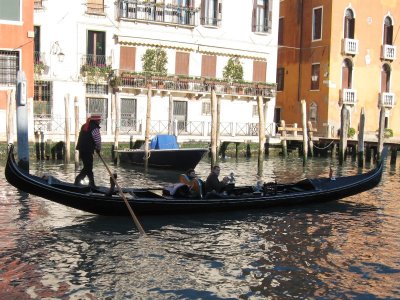 Venice - gondolas 10.JPG