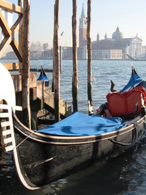 Venice - gondolas 13.JPG