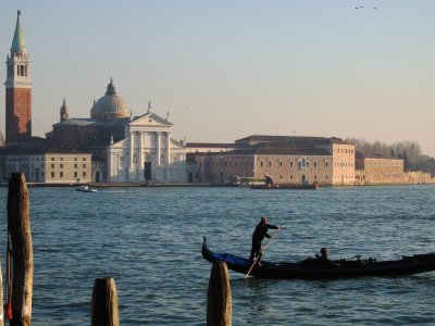 Venice - gondolas 15.JPG