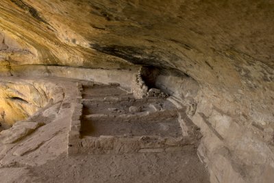 Trail to the Petroglyphs - dwelling ruins