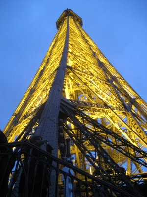 Lights on the Eiffel Tower
