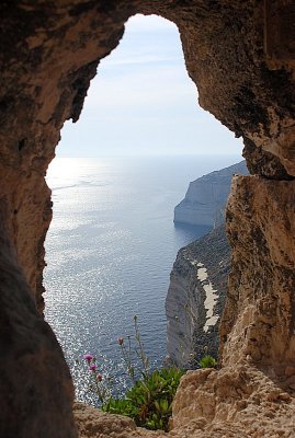 Peeping to the Dingli Cliffs