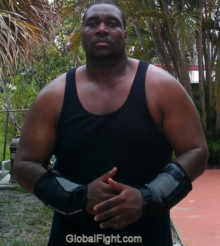 ← on keyboard. goto vangar's profile page. huge black wrestler muscle man...