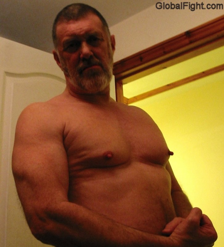 London UK big nips daddy bear leather man seeks gay buddy.jpg