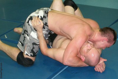 MMA grapplers fighting ufc style matches tapouts.jpg
