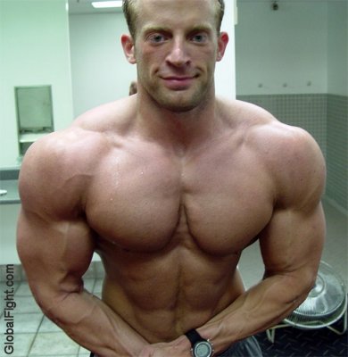 huge delts deltoids shoulders muscles lockerroom.jpg