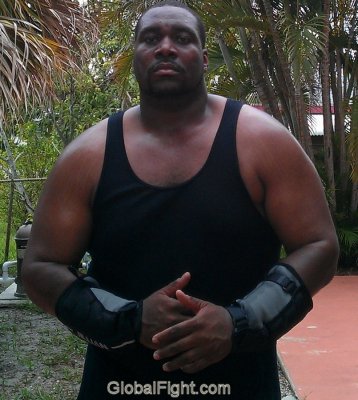 huge black wrestler muscle man powerlifter strong men.jpg