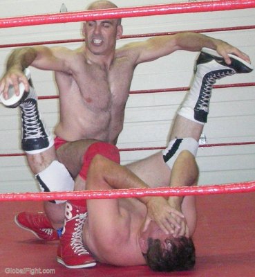 pro wrestler going kicking hot wrestling bears.jpg