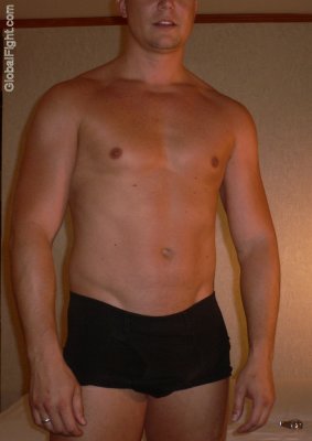 homealone muscle stud jock posing webcams streaming.jpg