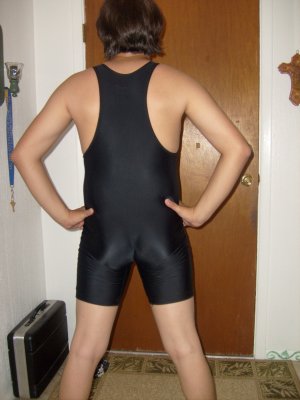 a hot little singlets boy tight buttocks wrestling star pics.jpg