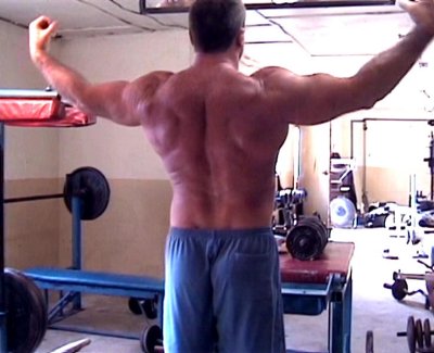 huge musclebear daddy flexing muscles.jpg