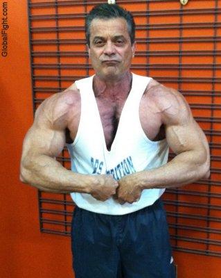 muscleman powerlifter posing pictures images.jpg