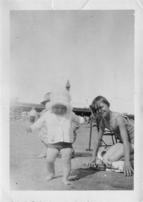 061 Eva and Eileen on beach