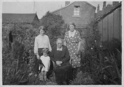 073 Grandma, Eva, Auntie Fanny and Grandma Ellison