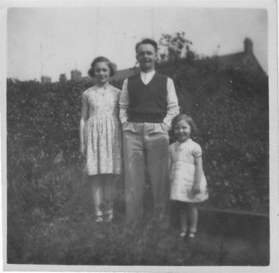 075 Grandad, Eileen and Eva