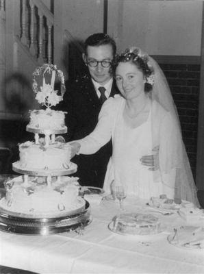 116 Eileen and Rons Wedding-cutting wedding cake