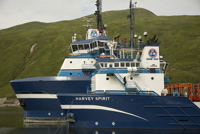 Sisauq and Harvey Spirit at the Dutch Harbor spit dock