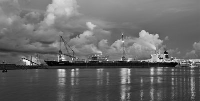 PanAm Ore Freighter (800+ ft.)