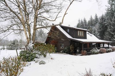 log house winter