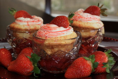 Angel Food Cupcakes w/Sliced Sweet Strawberries