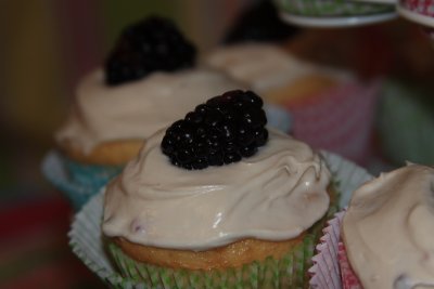 Vanilla-Blackberry Filled Cupcakes