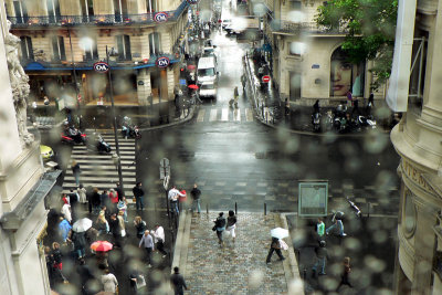 Jour de pluie sur scne de rue