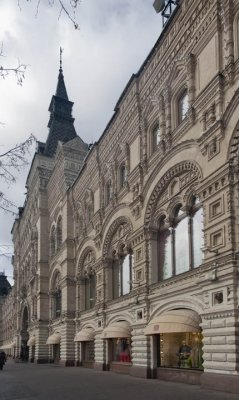 The ornate GUM (Glavnyi Universalnyi Magazin) facade