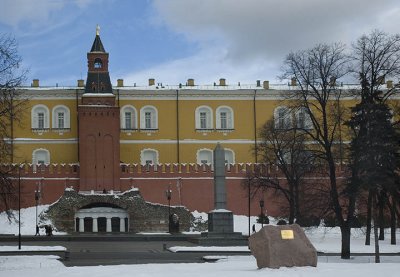 Middle Arsenalnaya Tower as seen from Alexandrovskii Park