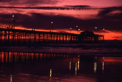 1983 Huntington Beach Pier-4.jpg