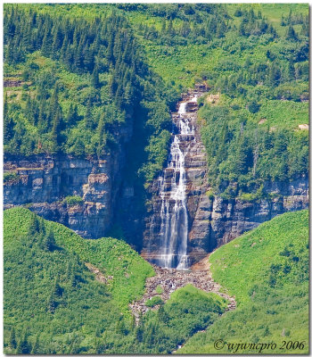 IMGP5918w_One of many waterfalls.jpg